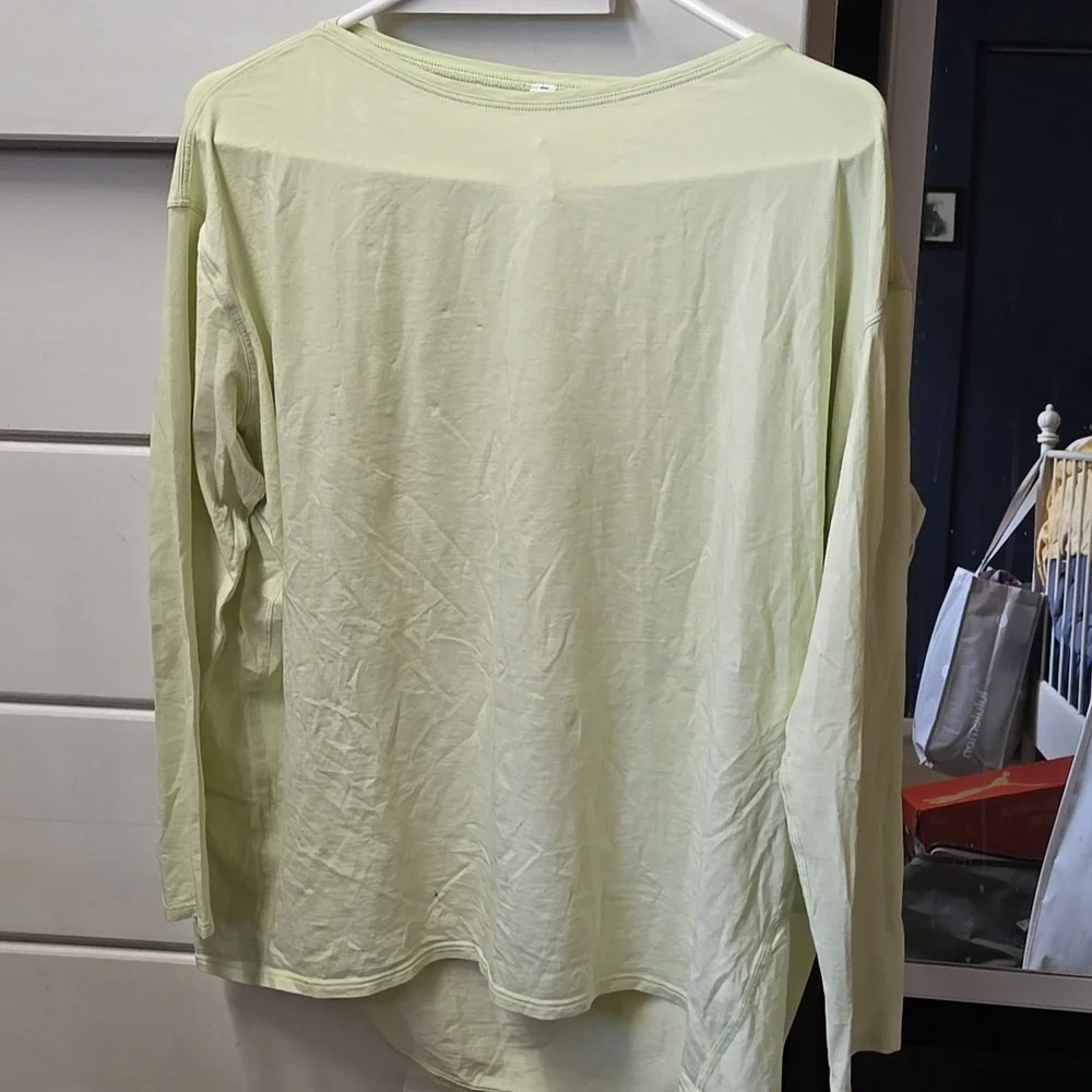 Lululemon Back In Action Long Sleeve - Picture 3 of 5